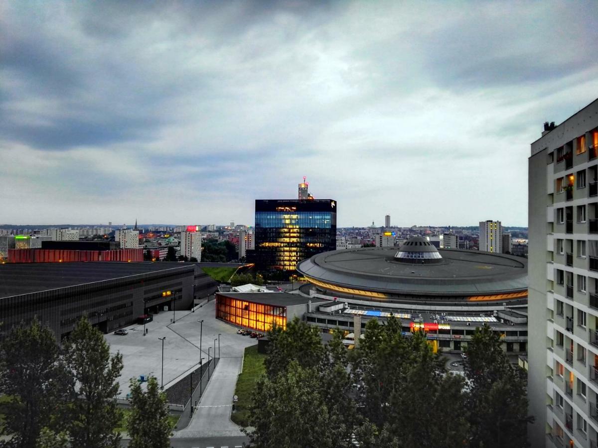 Ktw Spodek Apartment คาโตวีตเซ ภายนอก รูปภาพ